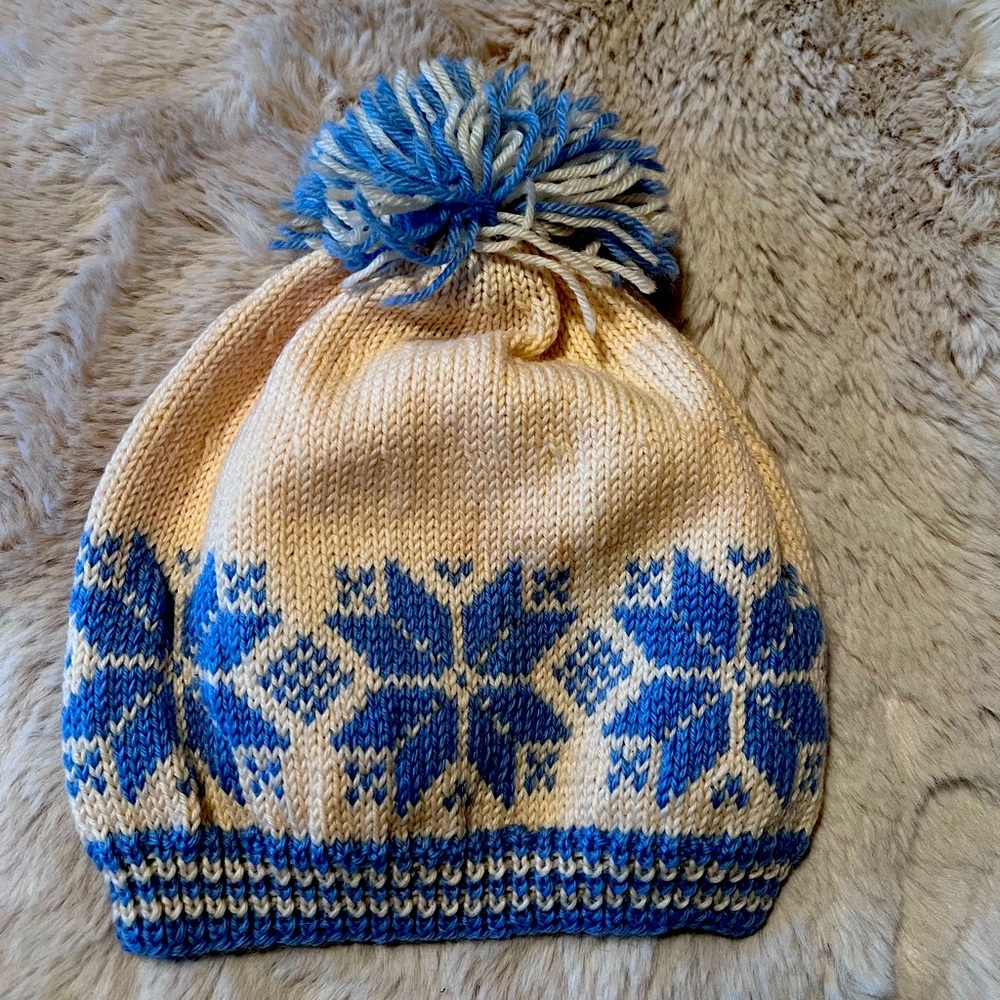 Vintage United Knitwear Nordic Alpine Wool Womens Pom Pom Hat